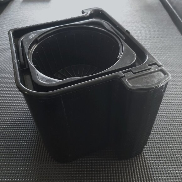 Cuisinart Coffee Maker DCC-2000 Replacement Part Filter Brew Basket Reservoir - Picture 1 of 5